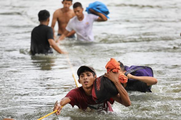Trump teşekkür etmişti ama.. Göçmenler akın akın geliyor - Resim: 4