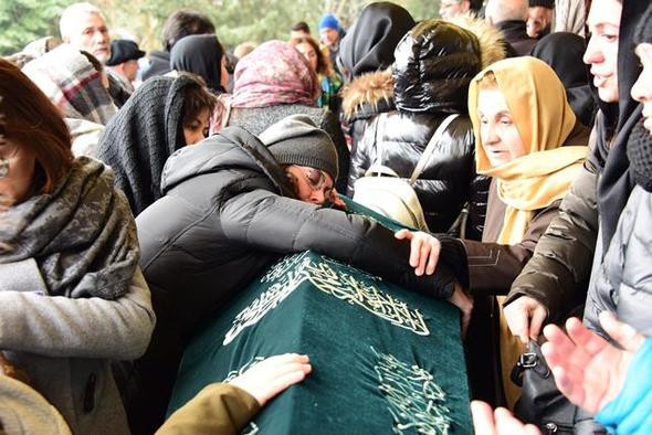 En zor veda! Tabuta sarılıp hüngür hüngür ağladı - Resim: 3