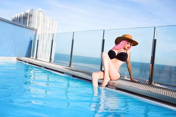 Ağzınız açık kalacak! Barbie bebeğe benzemek için servet harcıyor - Resim: 4