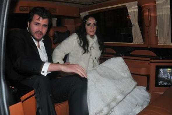 Tarık Akan'ın eski gelini Asya Engin bebeğiyle ilk kez görüntülendi - Resim: 1