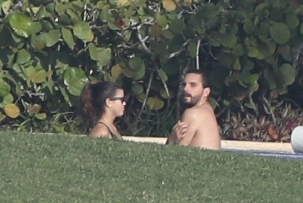 Fena yakalandılar! Kimselere aldırmadan öpüştüler - Resim: 3