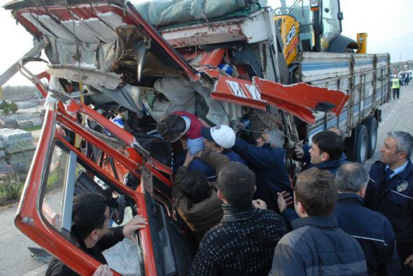 Kazada böyle sıkıştı - Resim: 2