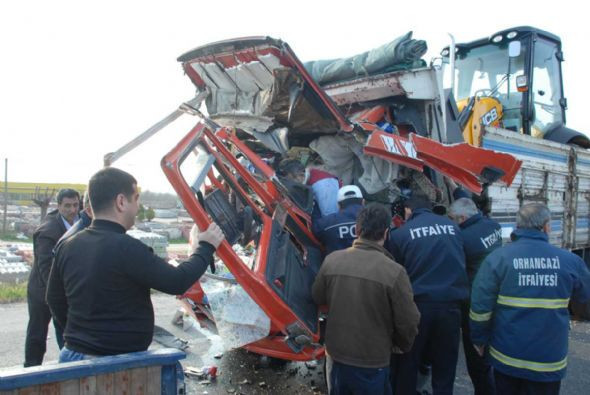 Kazada böyle sıkıştı - Resim: 4