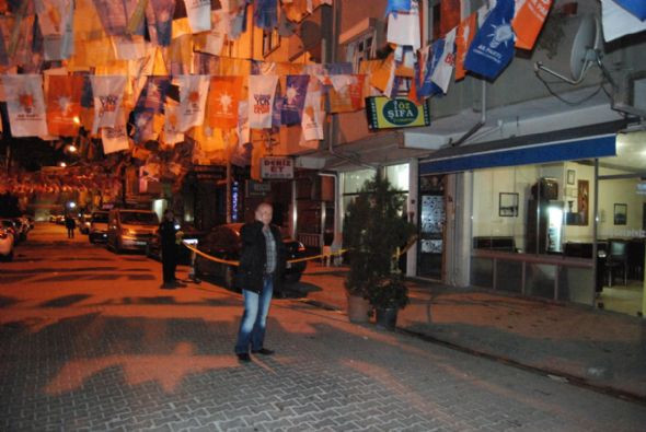 AK Parti'ye molotoflu saldırı! - Resim: 1