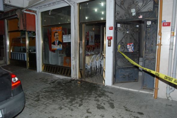 AK Parti'ye molotoflu saldırı! - Resim: 2