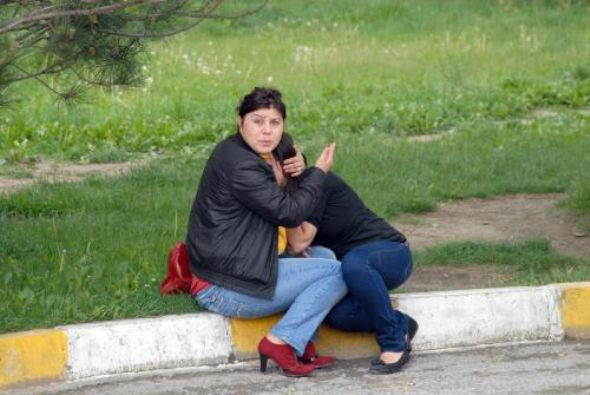 Bir kız yüzünden boğazını kesti! - Resim: 1