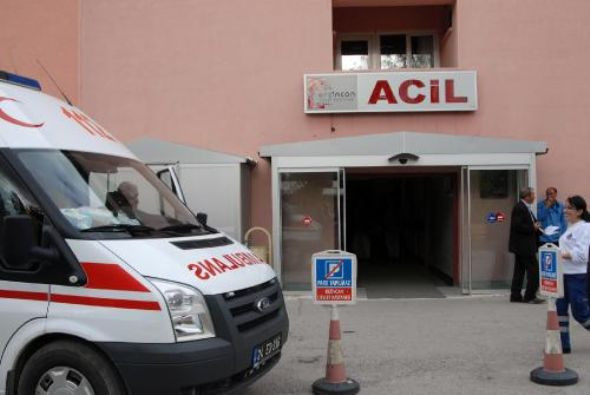 Bir kız yüzünden boğazını kesti! - Resim: 4