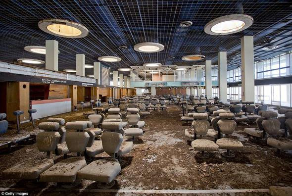 44 yıldır tek uçak inmiyor: Lefkoşa Havalimanı son hali! - Resim: 4