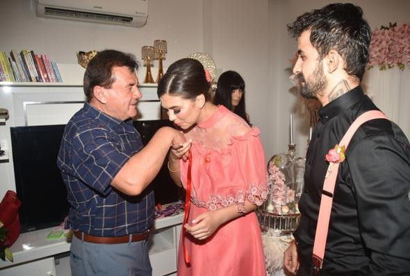 Seda Tosun annesinin elbisesi ile nişanlandı - Resim: 4