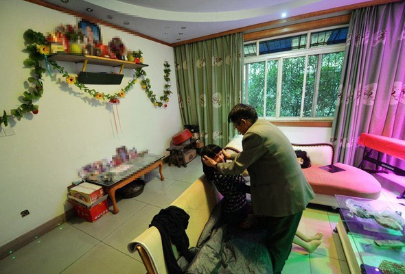 Ölen karısına tıpatıp benzeyen şişme bebek yaptırdı! - Resim: 4