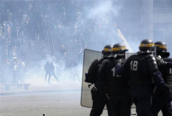 Paris sokaklarında 1 Mayıs gerginliği - Resim: 2
