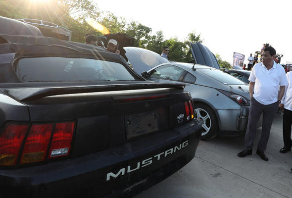 Devlet başkanı lüks araçları böyle parçalattı! - Resim: 4