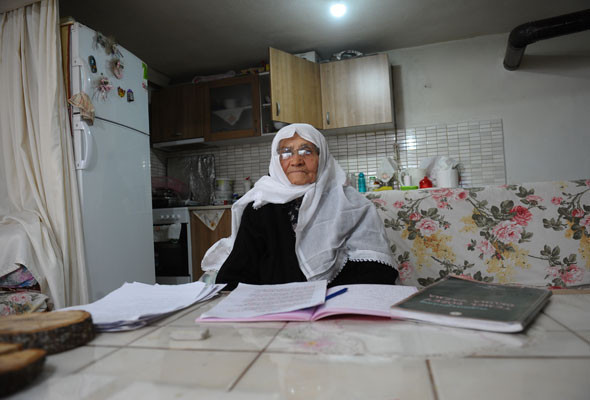 Azmin böylesi 85 yaşındaki Şahizar nine kar kış demeden her gün okula gidiyor - Resim: 4