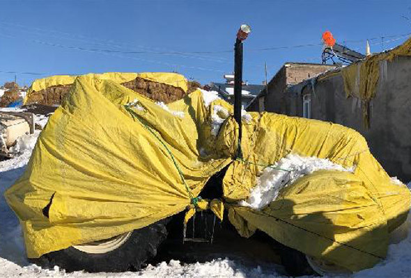 Kars'ta Sibirya soğuğuna çare salça kutusu oldu - Resim: 4