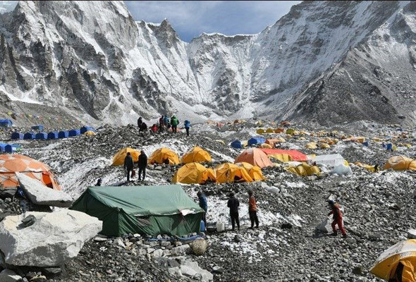 Everest'i çöp bastı Çin harekete geçti bundan sonra 300 kişi ziyaret edecek - Resim: 1