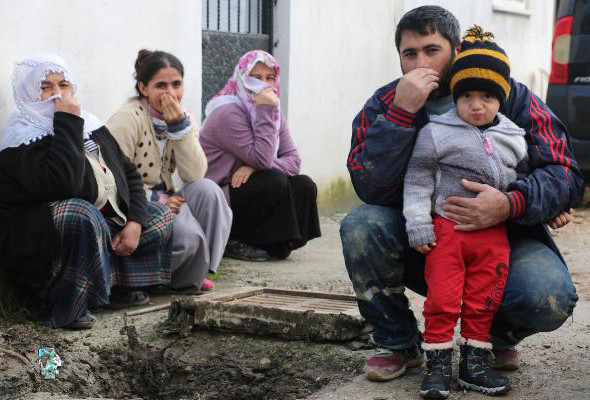 Manisa'da koca mahalle nefes alamaz oldu kendileri döşedi ama artık yetmiyor - Resim: 2