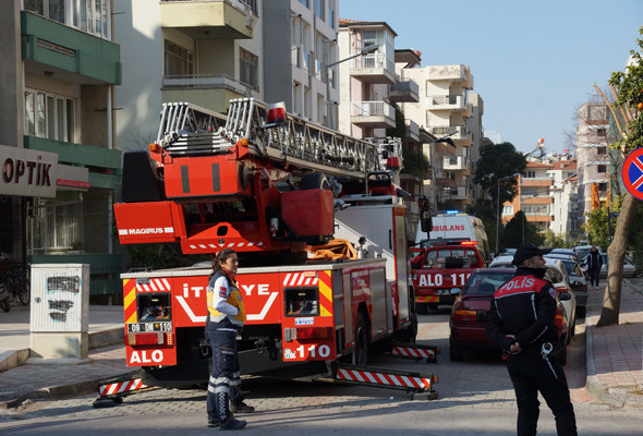 İntihar etmeye çıktı vatandaşalara seslendi 'Size de eğlence çıktı' - Resim: 3