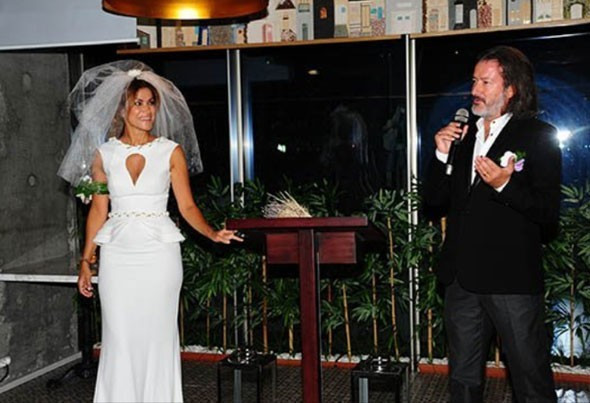 Ünlü sunucu tanıştıktan 4 gün sonra evlendi! - Resim: 1