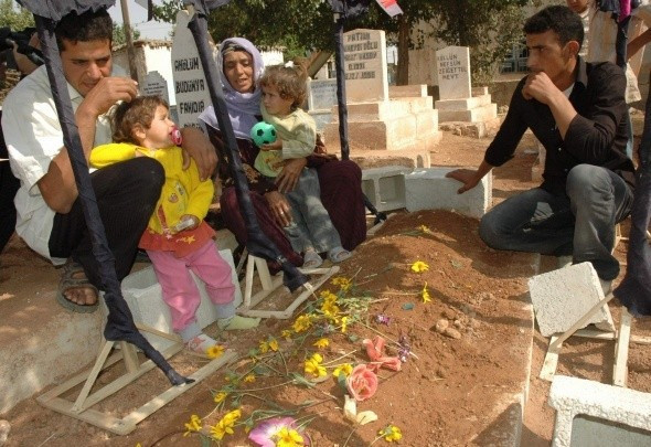 O şehidin yırtık çoraplı çocukları artık okula gidiyor! - Resim: 4