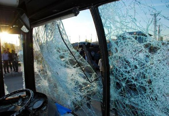 AK Parti otobüsüne böyle saldırdılar! - Resim: 4