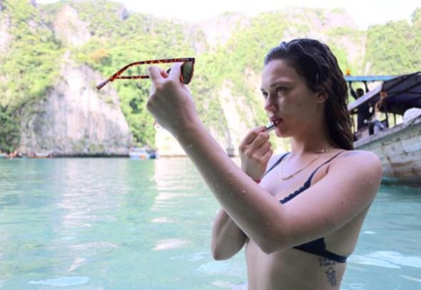 Ünlü çiftin aşk dolu tatili romantik dakikaları  - Resim: 2