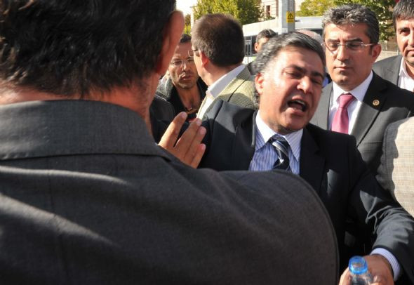 Kemal Kılıçdaroğlu'na gaz sıkıldı - Resim: 4