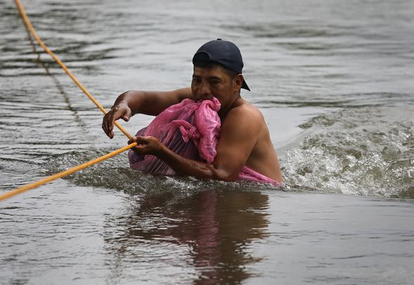 Trump teşekkür etmişti ama.. Göçmenler akın akın geliyor - Resim: 2