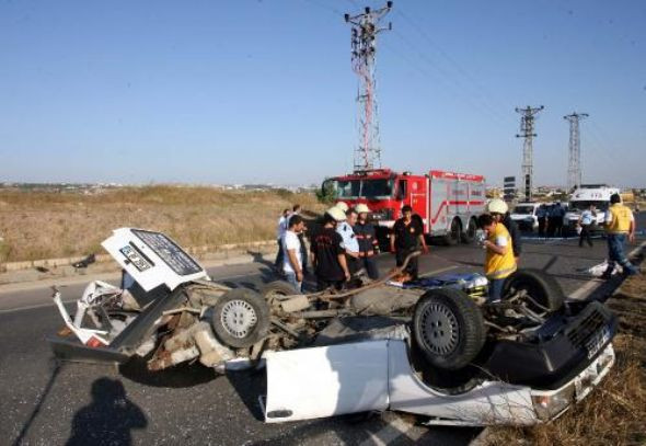 İkiye bölünen otomobilde can verdiler! - Resim: 1