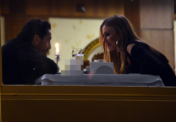 Tuncay Şanlı, sarışın spikerle yakalandı! Flaşlar patlayınca panikledi - Resim: 3