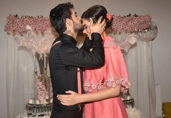 Seda Tosun annesinin elbisesi ile nişanlandı - Resim: 2