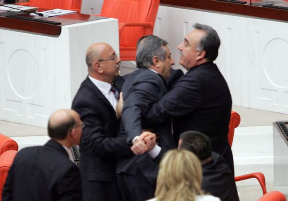 Meclis'teki son kavgadan kareler - Resim: 3