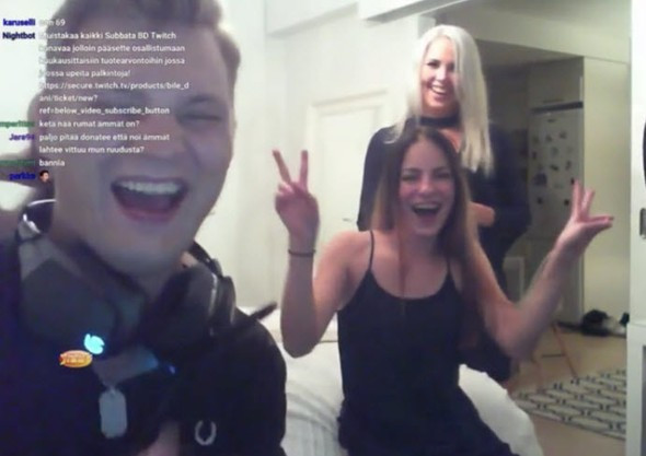 Skandal! Genç kız canlı yayında soyunmaya başlayınca... - Resim: 4