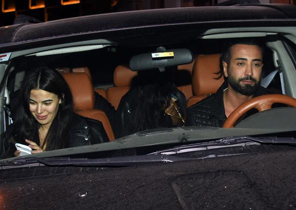 Asena yine yakalandı! Flaşlar patlayınca şoke oldu - Resim: 1