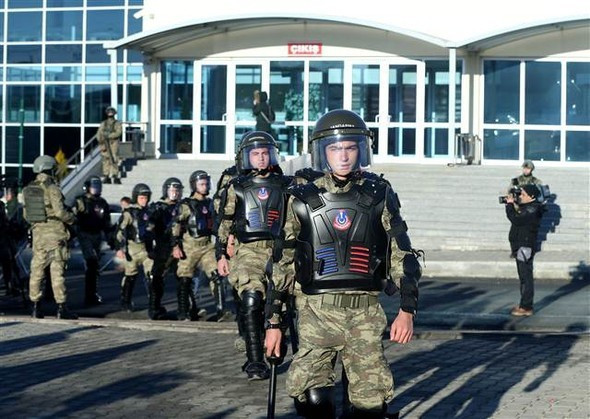 İstanbul'da ilk darbe duruşması kuş uçurulmuyor - Resim: 4