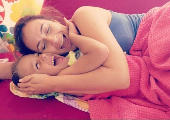 Ceyda Düvenci Instagram'dan paylaştı: Her anneye nasip olsun! - Resim: 1