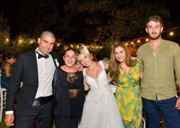 Düğünde şaşırtan detay! Pasta yerine midye dolma - Resim: 3