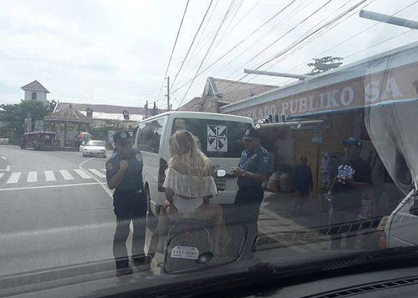 Genç modele ilginç ceza: Poponu ört görünmesin - Resim: 3