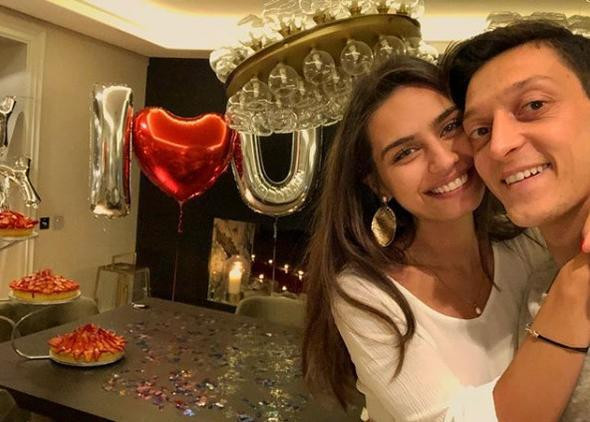 Mesut'tan Amine'ye dev malikanede büyük sürpriz!  - Resim: 3