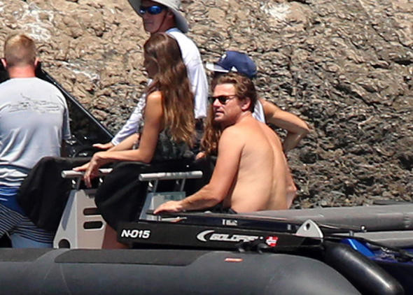 22 yaş küçük sevgilisine yardım etti - Resim: 3