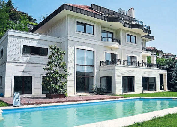 Villasına haciz gelmişti! Demet Akalın Okan Kurt'tan boşanıyor - Resim: 4