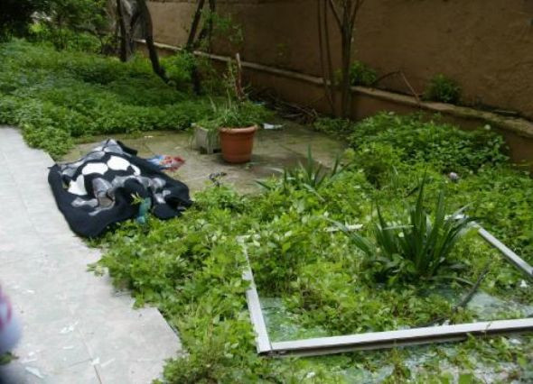 Çerçeve ile aşağı düştü ve can verdi - Resim: 3