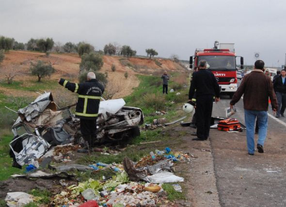 Gaziantep'te feci kaza: 4 ölü 19 yaralı - Resim: 1