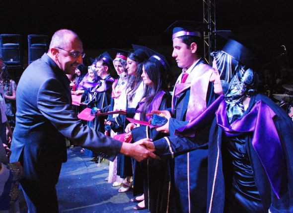 Türbanlı öğrenciler böyle kep taktı - Resim: 3