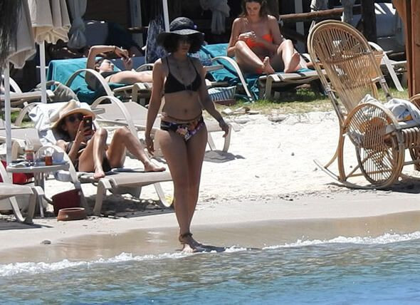 Selin Şekerci bikinili görüntülendi! Aldığı kilolarla takipçilerine pes dedirtti - Resim: 3