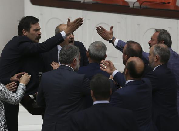 Meclis Genel Kurulu’nda  ilk gün, ilk kavga, ilk ceza - Resim: 4