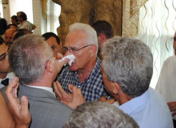 CHP kongresinde yumruklar konuştu - Resim: 4