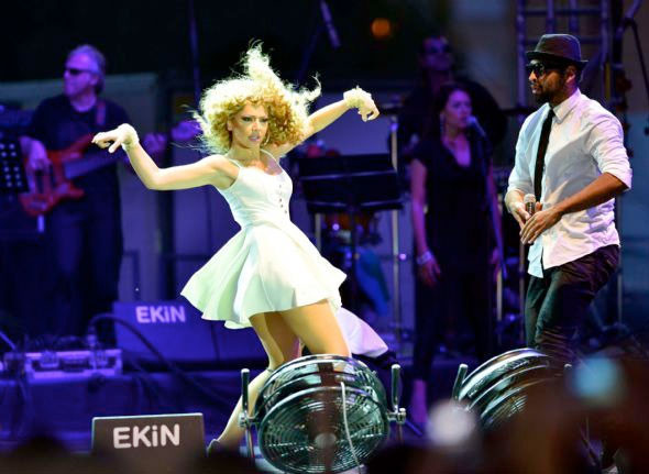 Hadise yürekleri hoplattı - Resim: 1