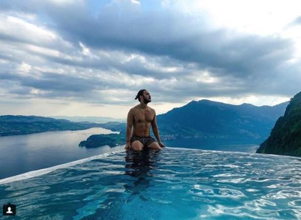 Ünlü çiftten sıcak havuzda romantizm! - Resim: 4