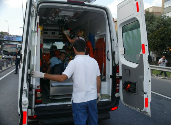 Metrobüs yolunda akılalmaz kaza! - Resim: 4