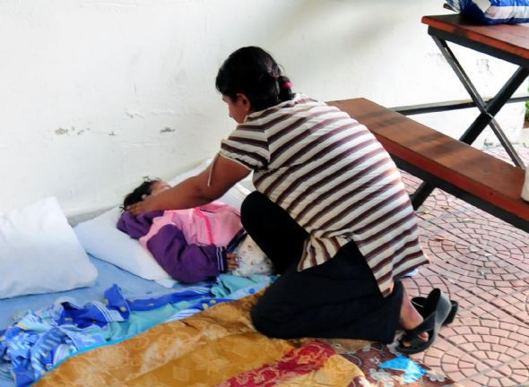 Kirayı ödeyemeyince bayramı sokakta geçirdiler - Resim: 4